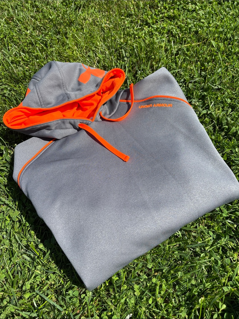 Men’s under Armour Sweatshirt